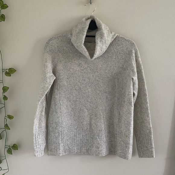 Aritzia The Group by Babaton “Plutarch” sweater - Picture 1 of 5